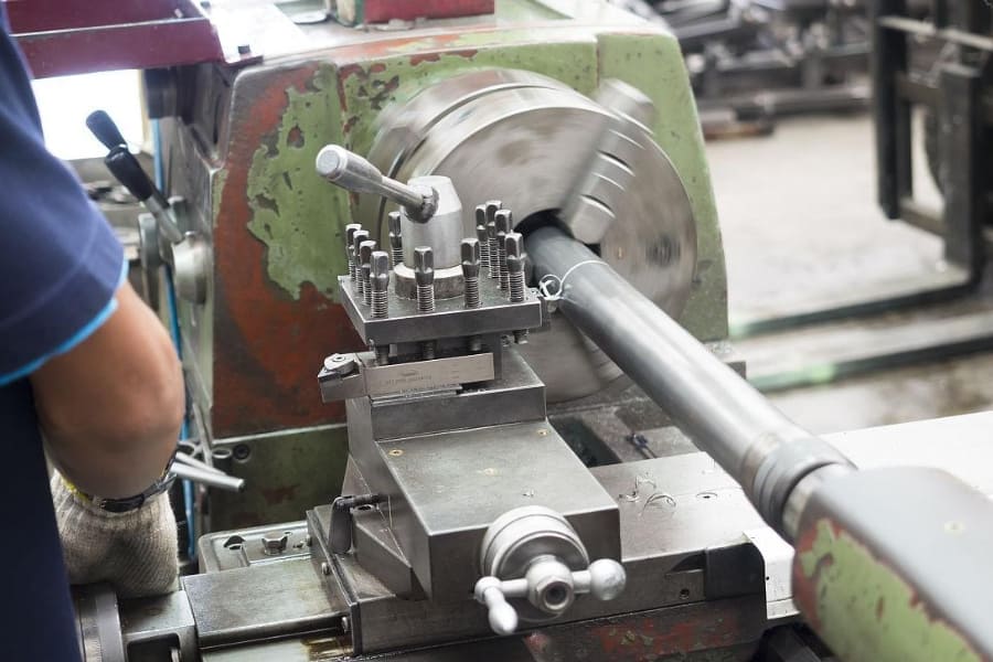Manual lathe machining process