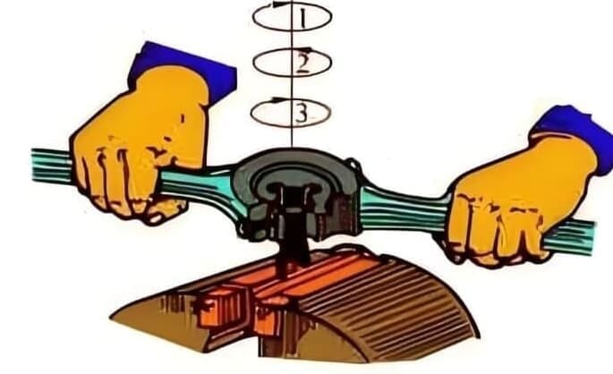 a tool with a thread to make external thread